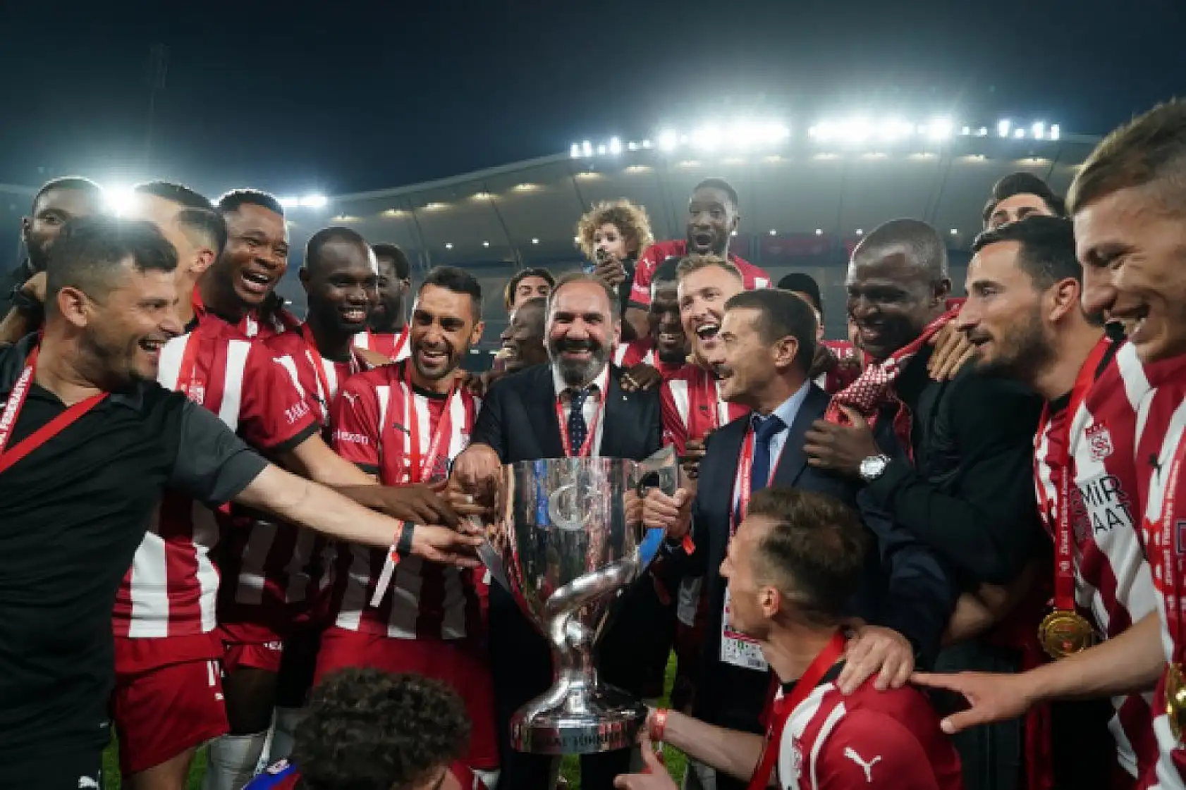 Sivasspor kupasını aldı