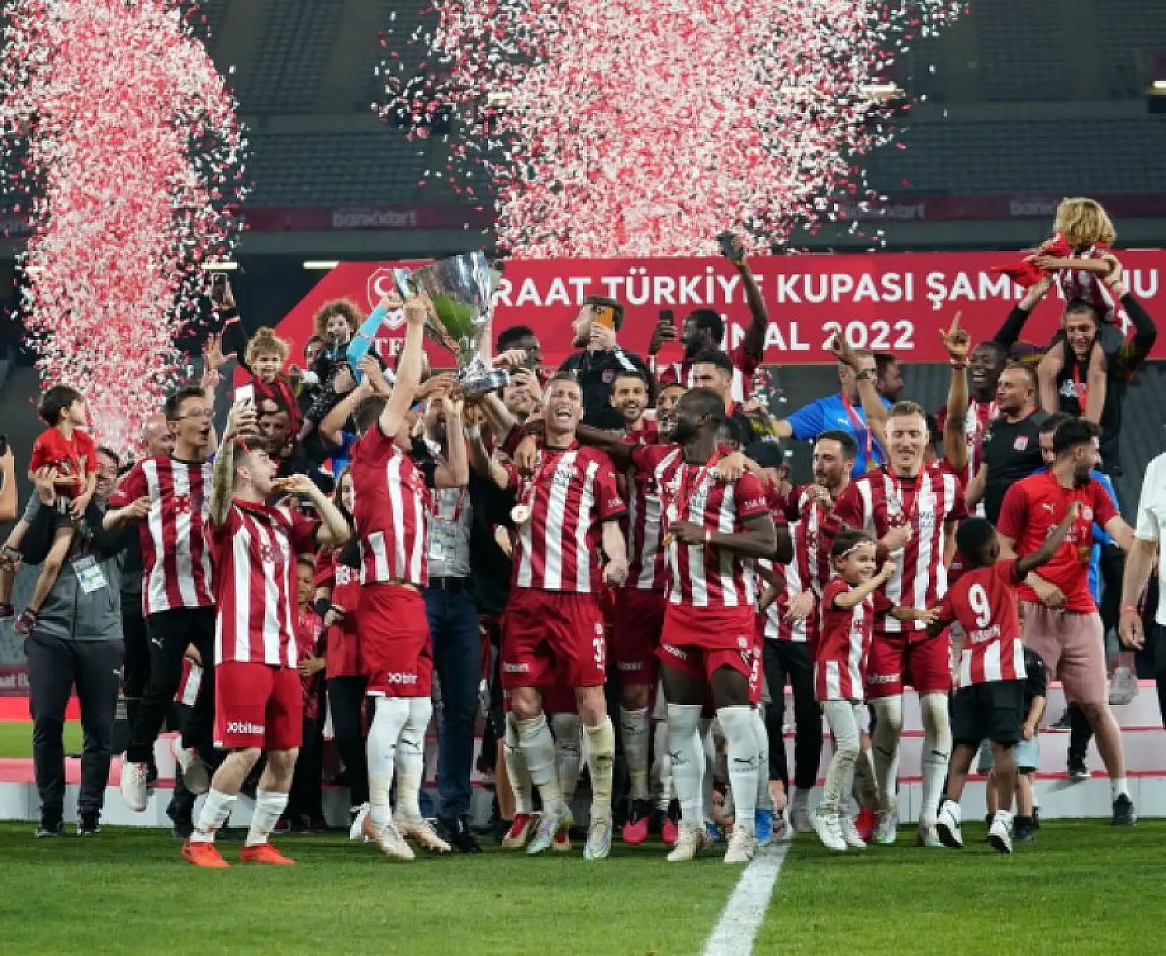 Sivasspor kupasını aldı