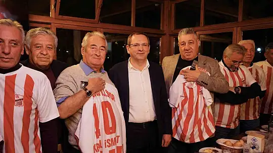 Ayvalık'ta Ergün Tekincan' saygı gecesinde efsane futbolcular buluştu