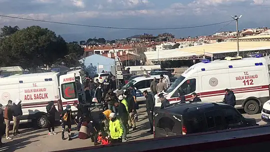 Ayvalık'ta motosiklet ticari araçla çarpıştı: 2 yaralı
