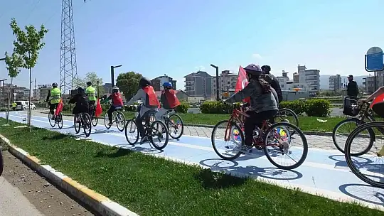 Balıkesir'de  öğrenciler bisiklet şenliğinde buluştu