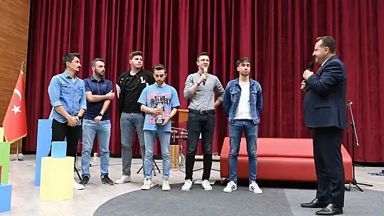 Başkan Yılmaz, BAÜN' de gençlerle buluştu