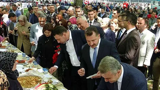 Bigadiç'te binlerce vatandaş festivalde bir araya geldi