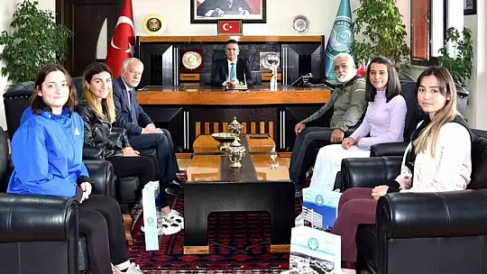 Rektör İlter Kuş Şampiyon sporcuları tebrik etti
