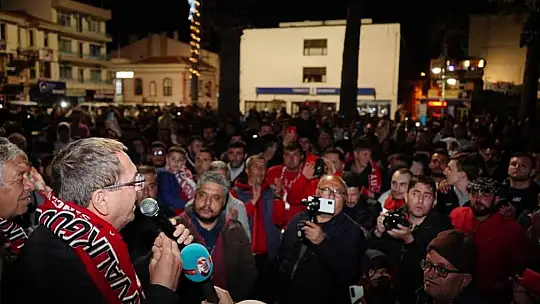 Şampiyon Ayvalıkgücü'ne coşkulu karşılama
