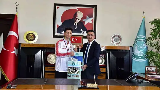 Şampiyon sporcudan, Rektör Prof. Dr. İlter Kuş'a ziyaret