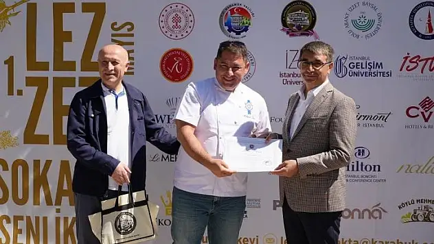 ADÜ Öğretim Görevlisi Taş, sokak şenliklerinde söyleşi gerçekleştirdi