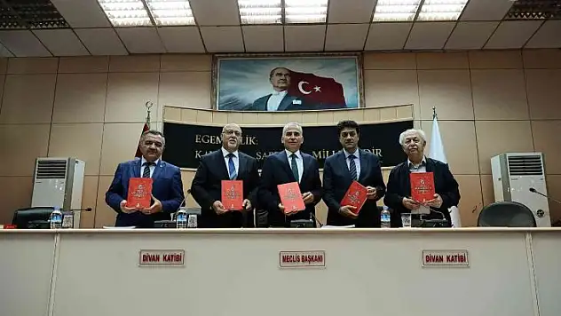 Denizli'nin şanlı destanını 16 yazar tek kitapta buluşturdu