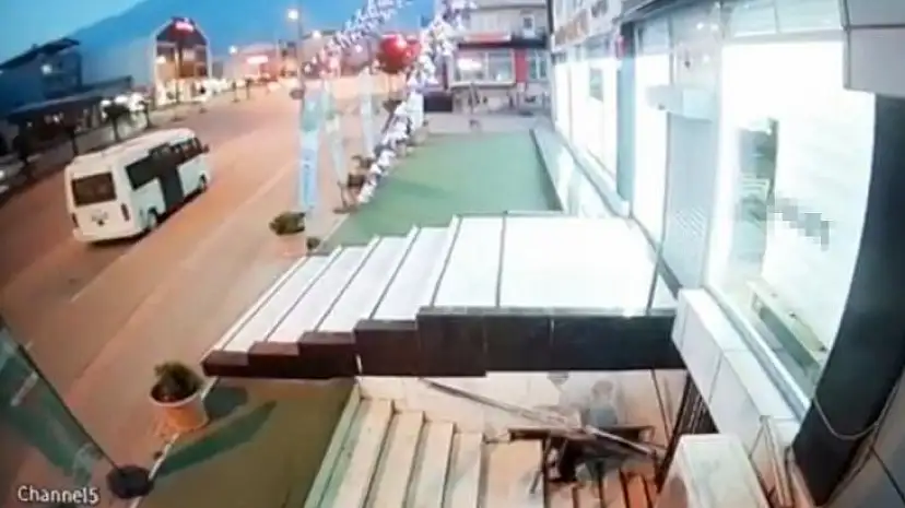 Hırsızlar başladığı işi yarım bırakmadı